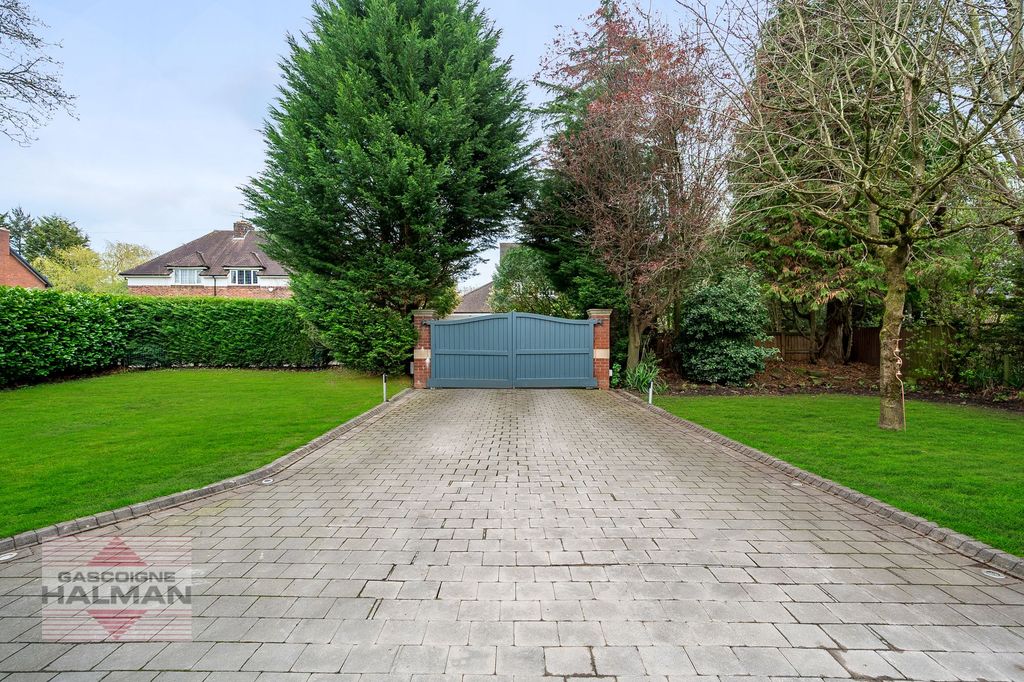 Property photo 2 of 31