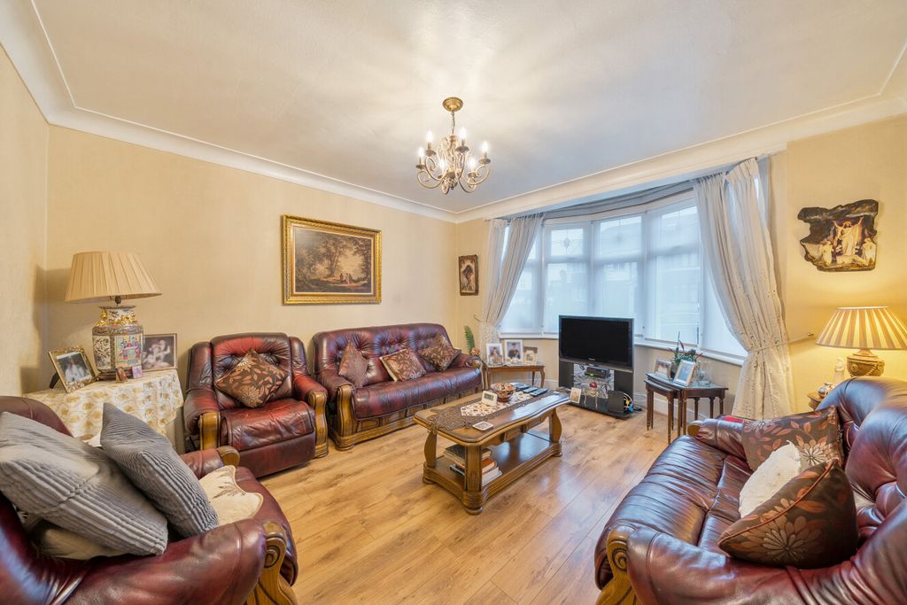 Property photo 3 of 22 1397274-2-695Fbfb...