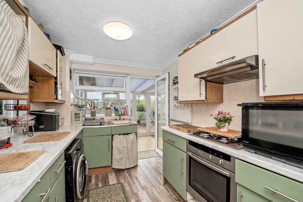 Property photo 2 of 12 Kitchen