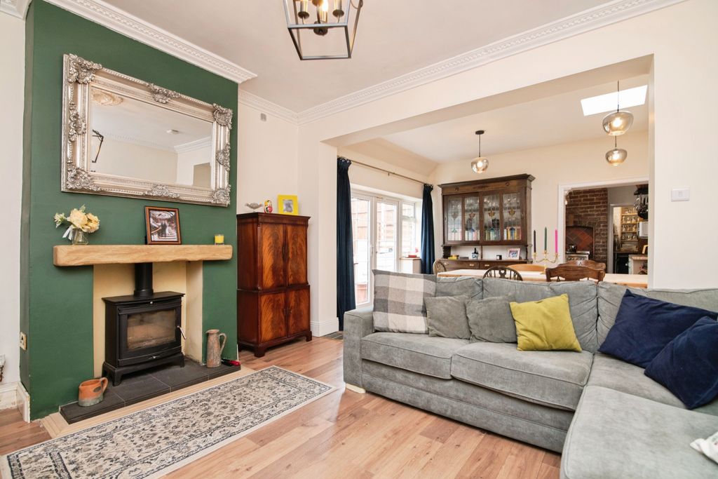 Property photo 2 of 14