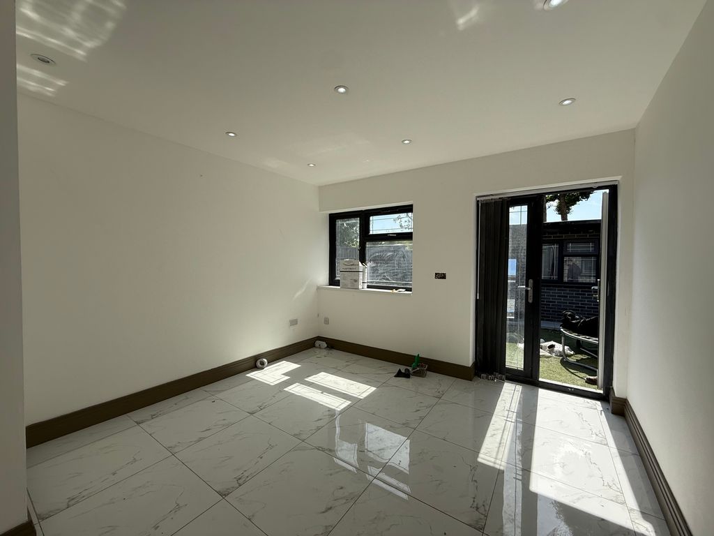 Property photo 1 of 2