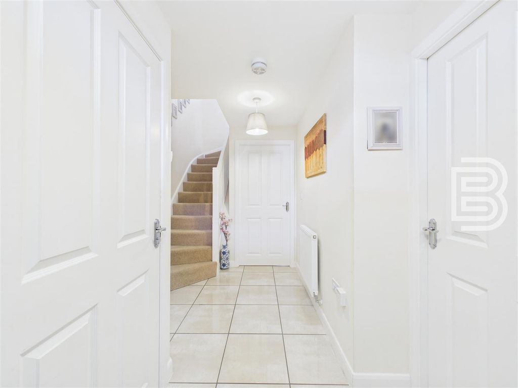 Property photo 3 of 17 Entrance Hall.Jpg