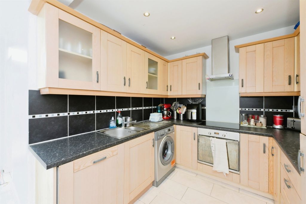 Property photo 2 of 16