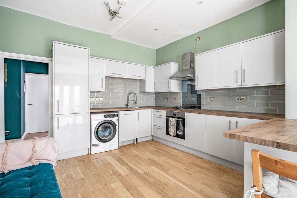 Property photo 2 of 16 Reception/Kitchen