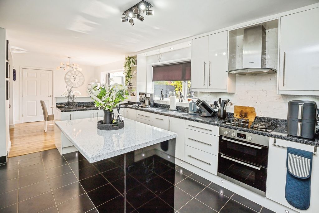 Property photo 2 of 23 Kitchen