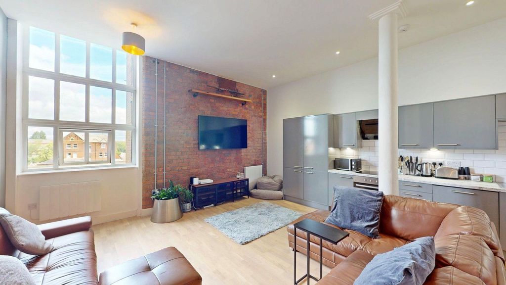 Property photo 3 of 13 Lounge