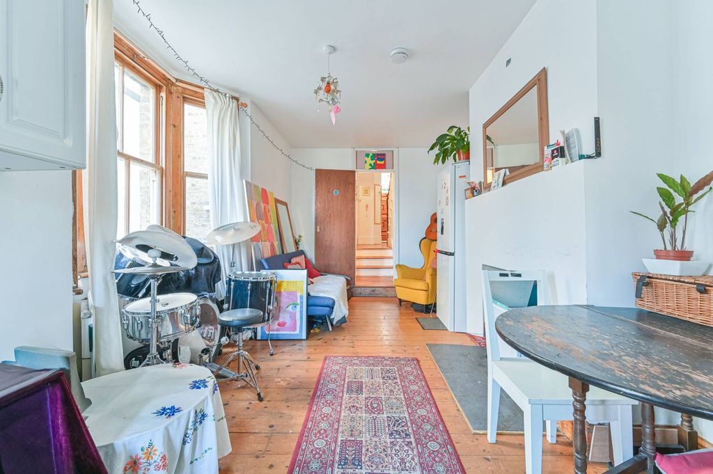 Property photo 3 of 18