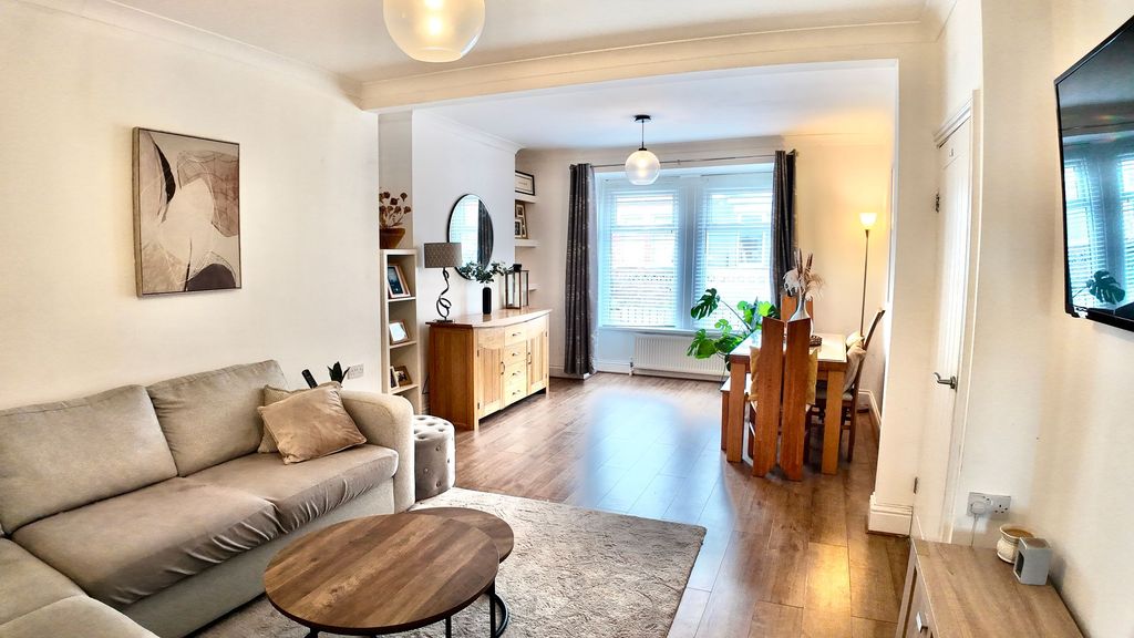 Property photo 2 of 35