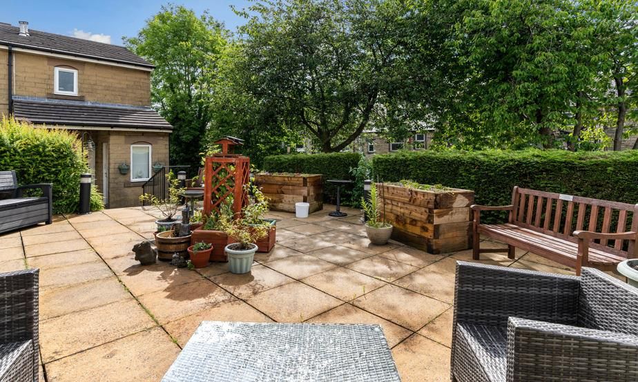 Property photo 3 of 9 050722-Threadneedle-Court-Garden-2.Jpg