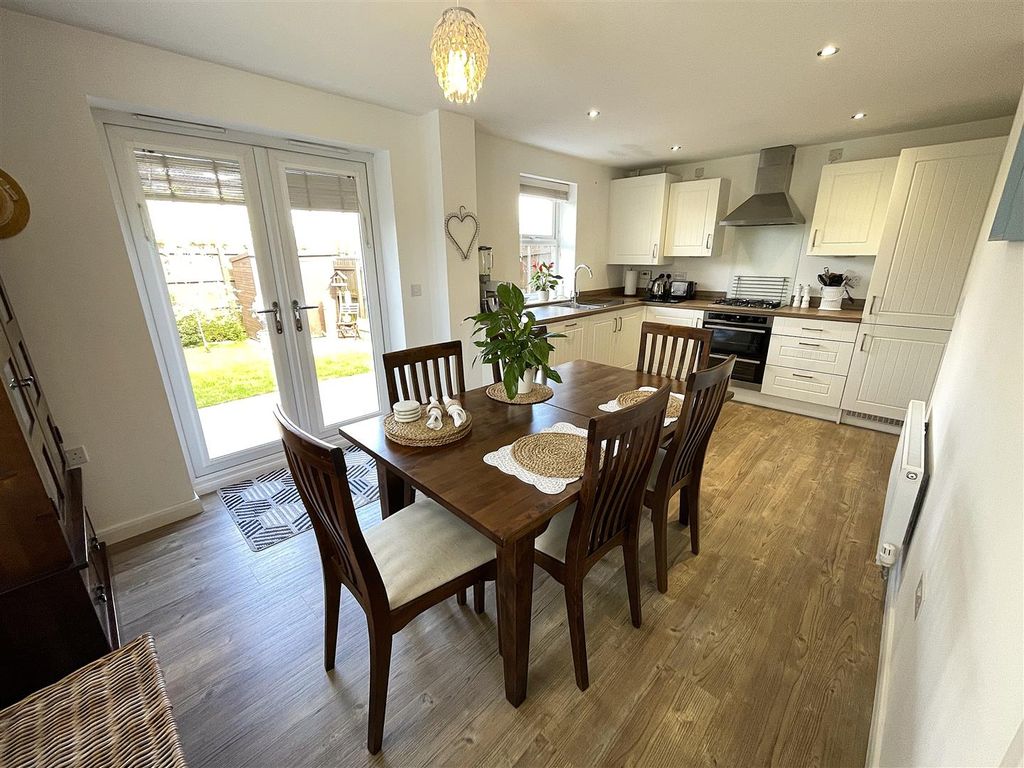 Property photo 2 of 27 Kitchen Diner
