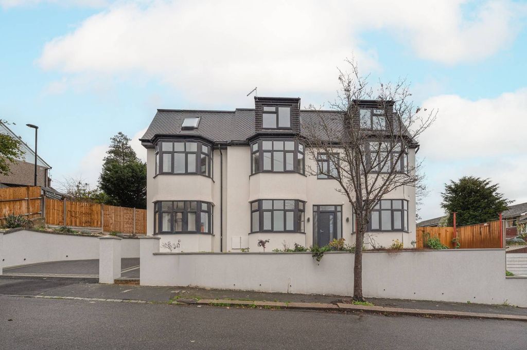 Property photo 1 of 41