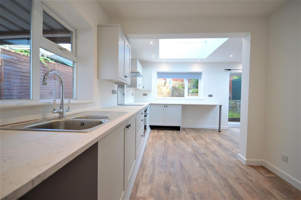 Property photo 2 of 12 Kitchen (2).Jpg