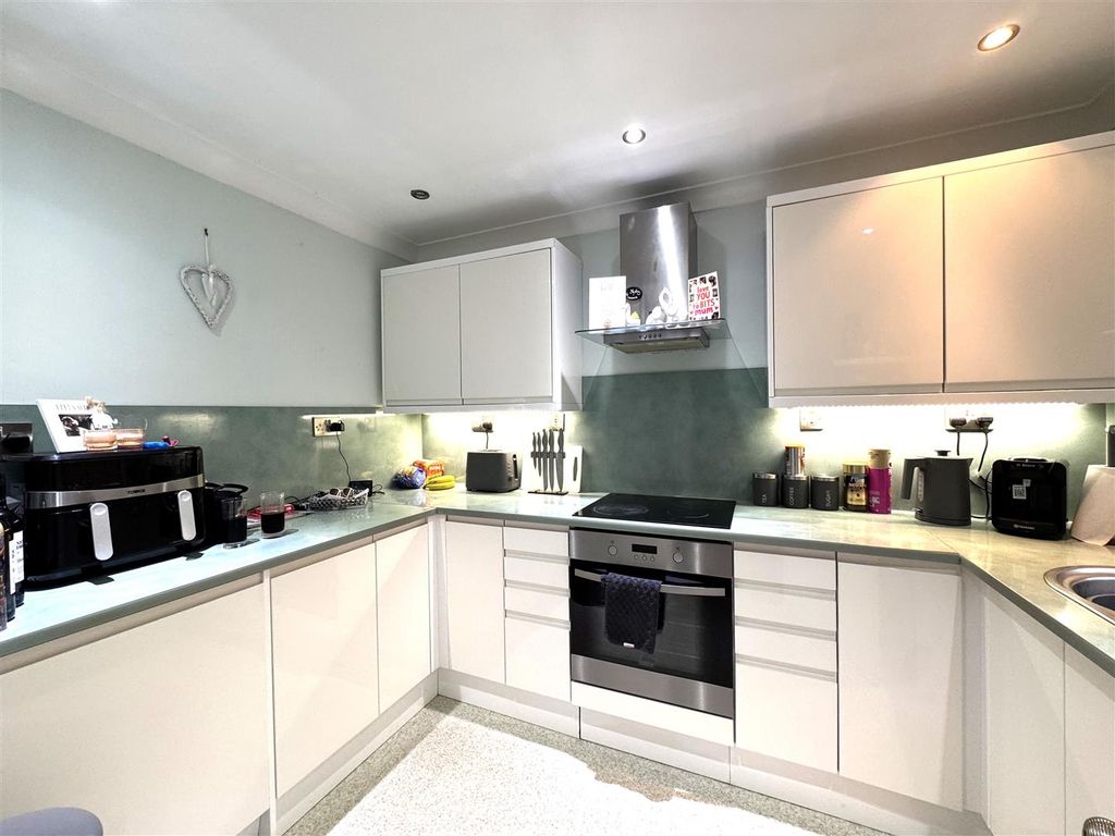 Property photo 2 of 8 Kitchen.Jpg