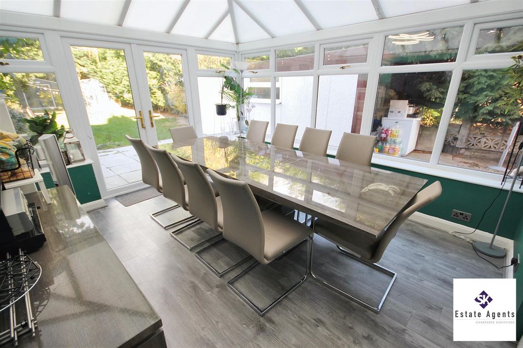 Property photo 3 of 23 Conservatory