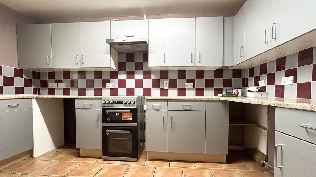 Property photo 2 of 8 Kitchen