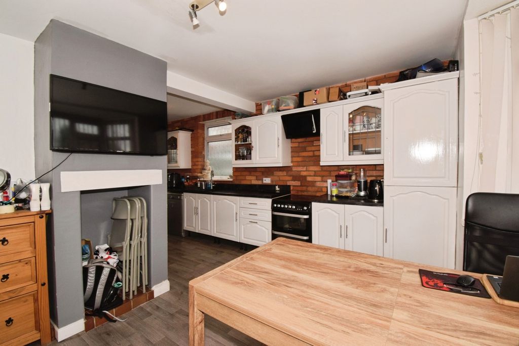 Property photo 3 of 17 Kitchen Diner
