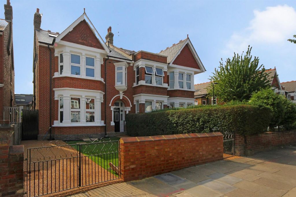 Property photo 1 of 9