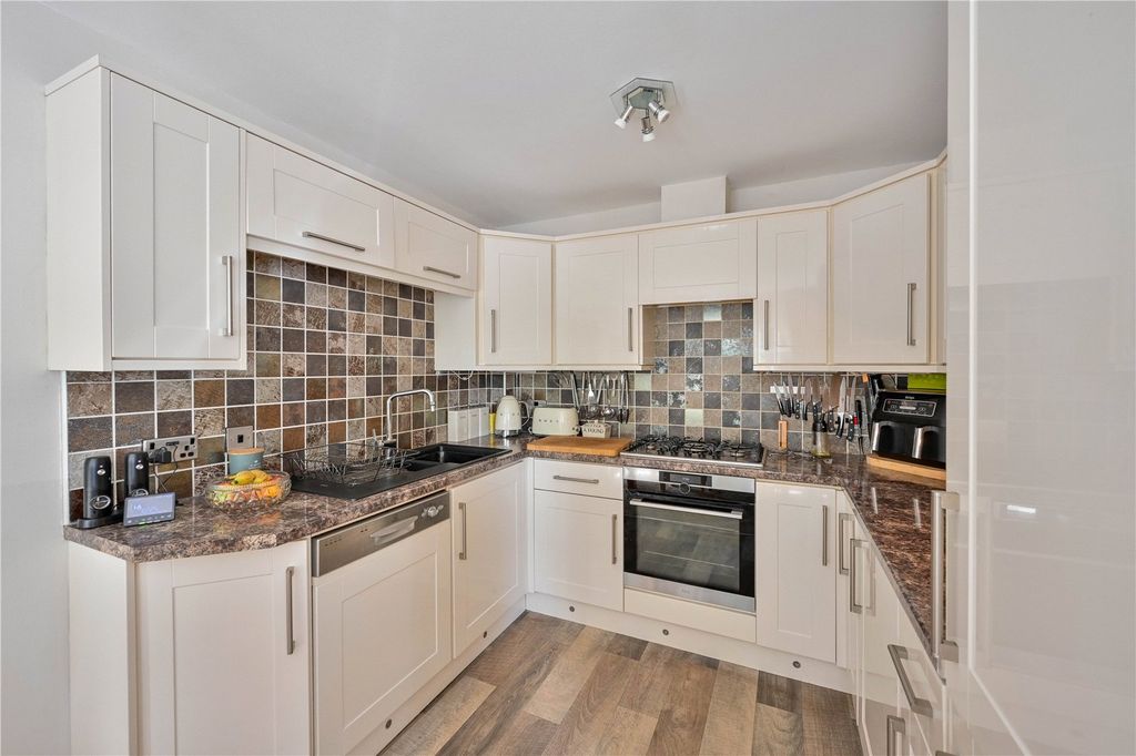 Property photo 3 of 26 Picture No. 23