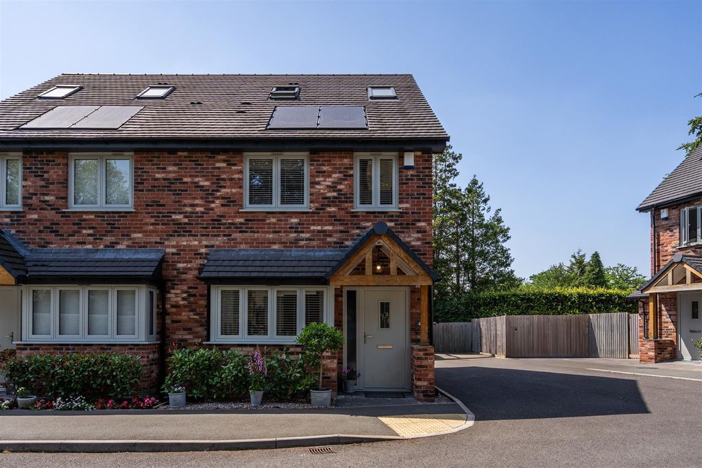 Property photo 1 of 13 4 Kingsley Gardens_15.Jpg