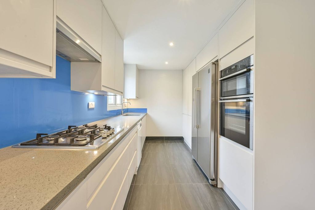 Property photo 3 of 21