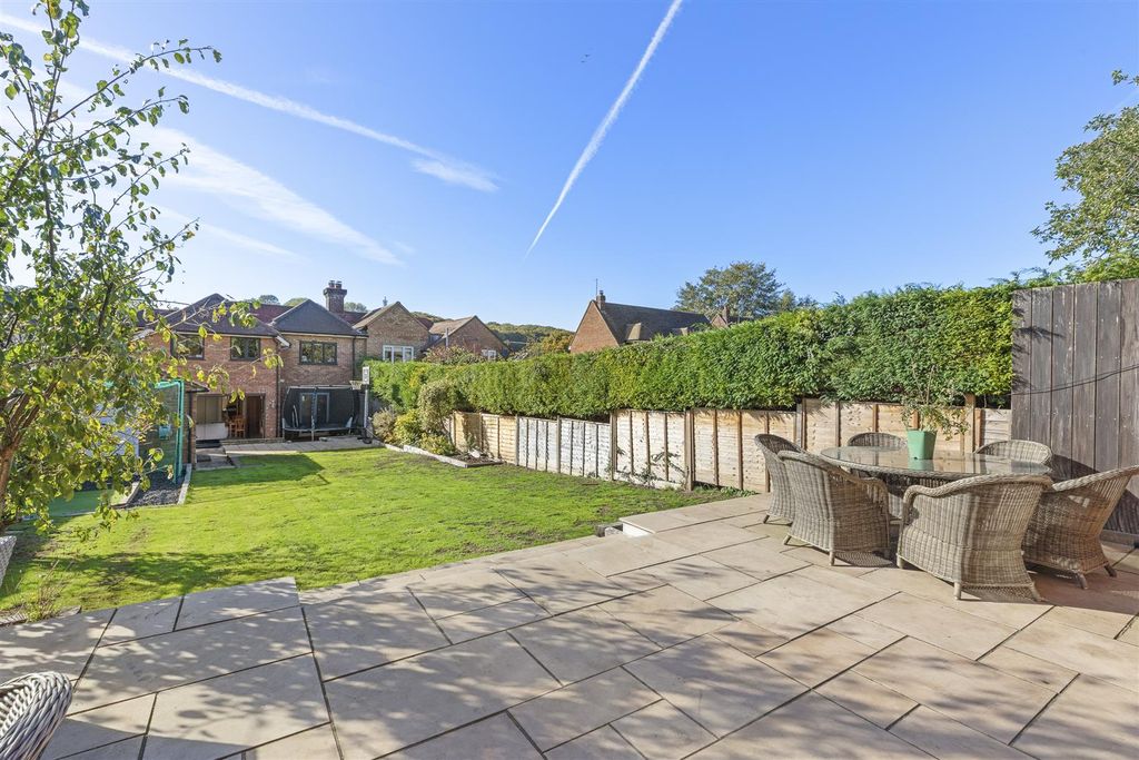 Property photo 3 of 24 Regis, Valley Road, Hp14 4Lw-20.Jpg