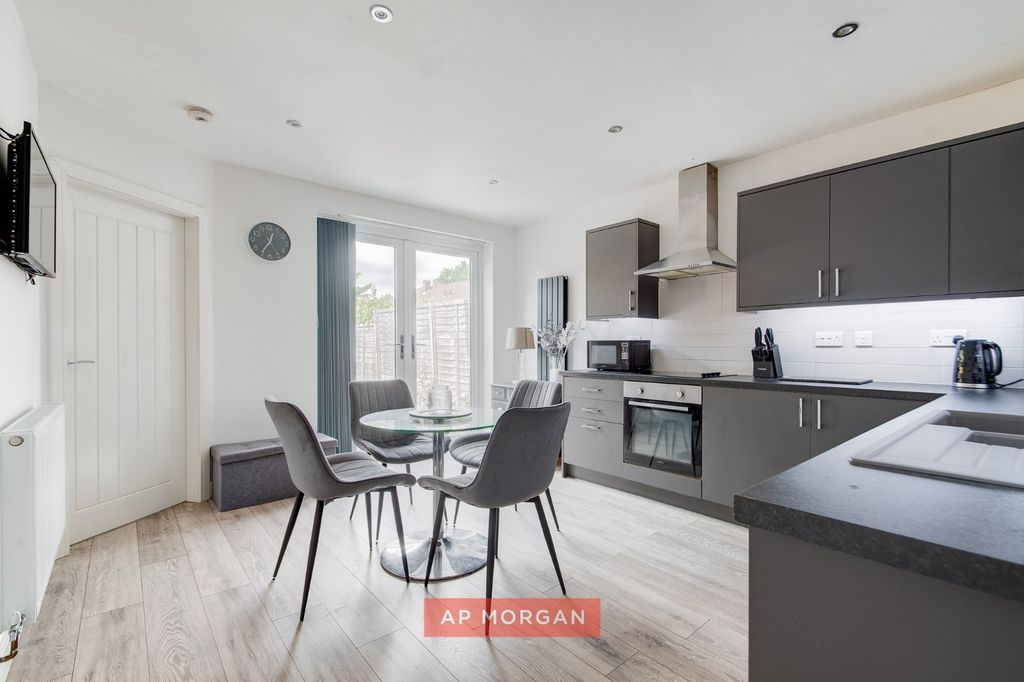 Property photo 3 of 12 Picture No. 02