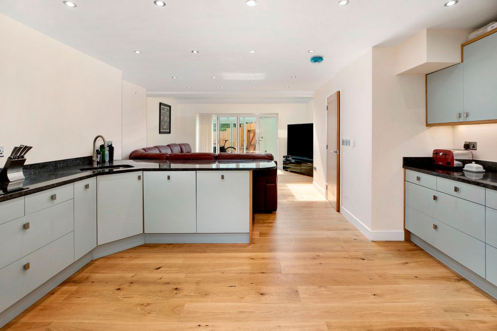 Property photo 3 of 15