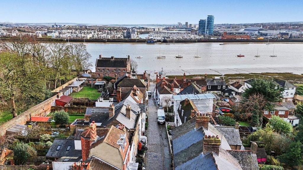 Property photo 2 of 18