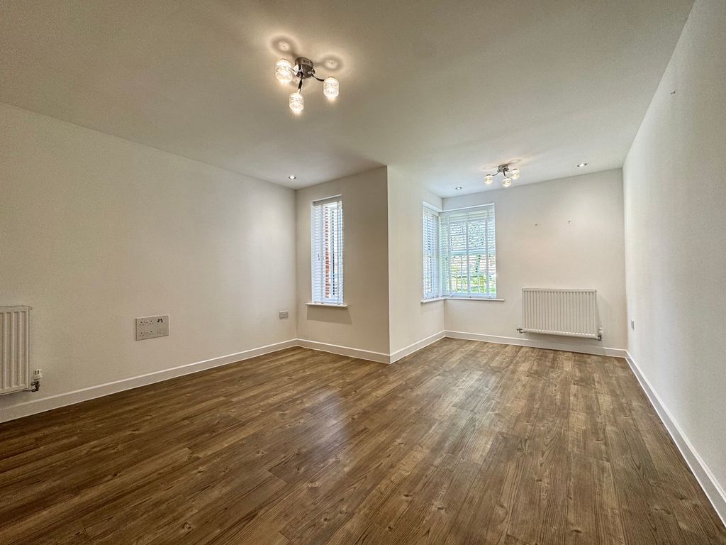 Property photo 2 of 8 Lounge