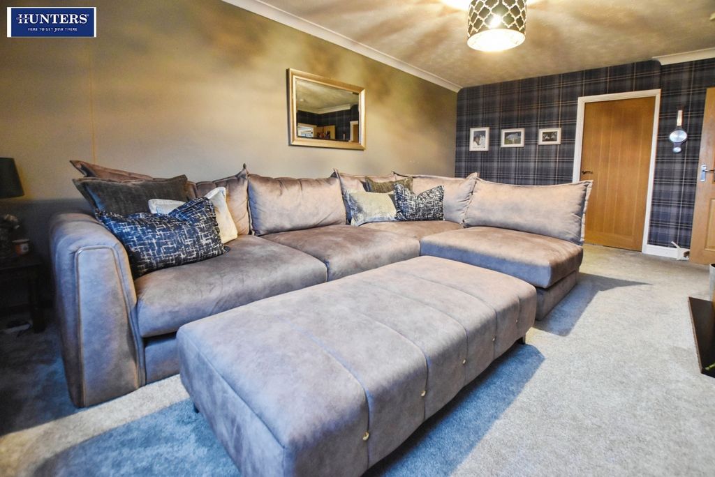 Property photo 2 of 25