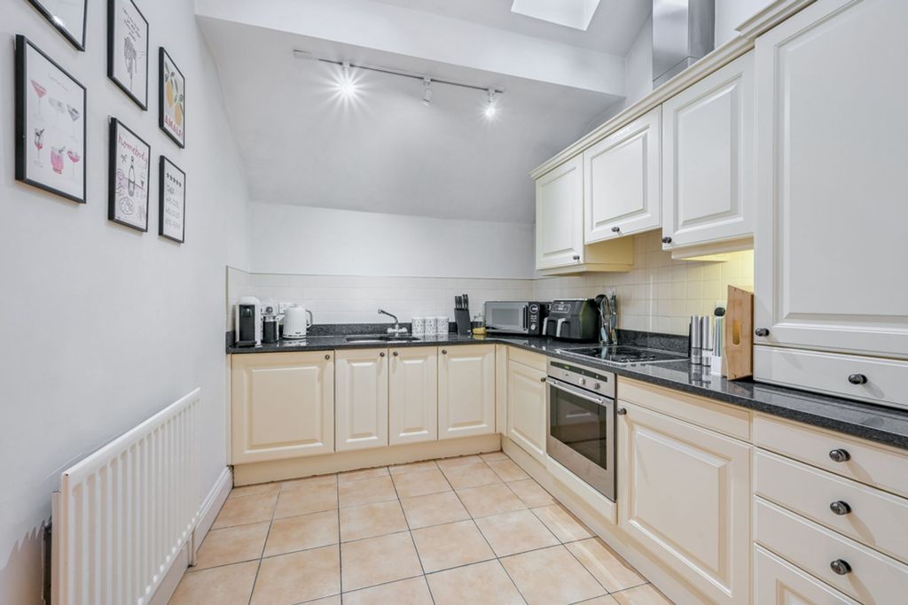 Property photo 3 of 14 High Street, Ewell Village, Epsom