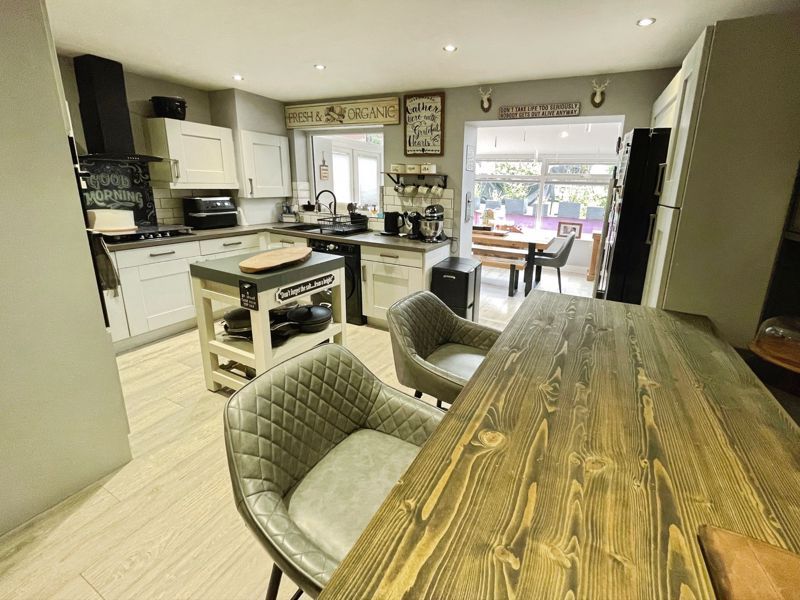 Property photo 3 of 18 Kitchen