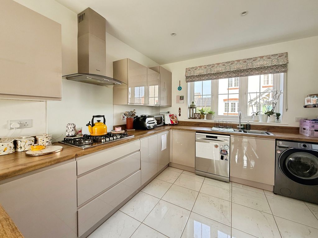 Property photo 2 of 21