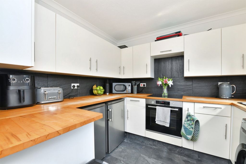 Property photo 3 of 17
