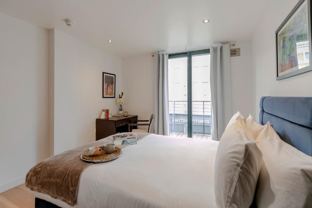 Property photo 1 of 2 Deluxe Suites In Kilburn.