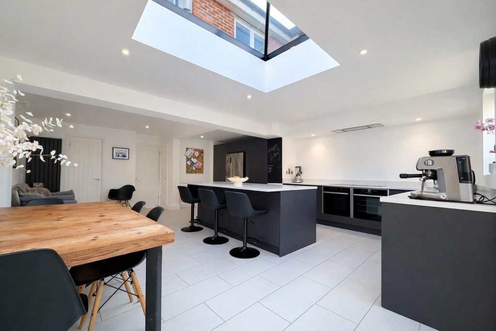 Property photo 2 of 26