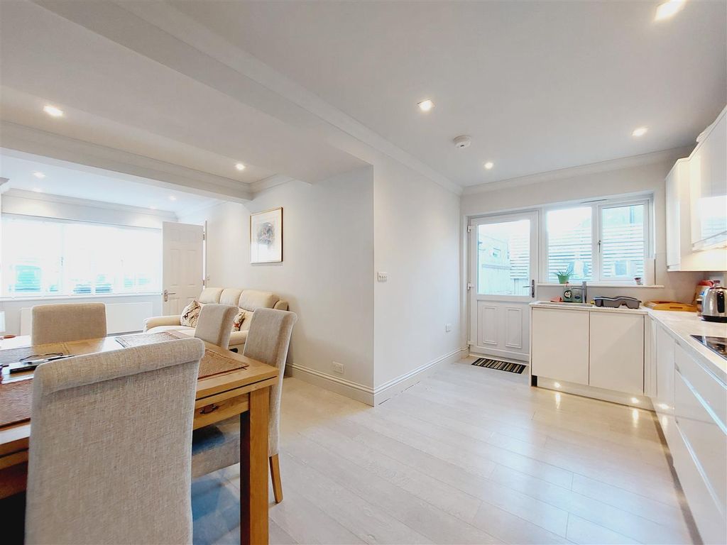 Property photo 2 of 15 Kitchen/Dining/Lounge Room