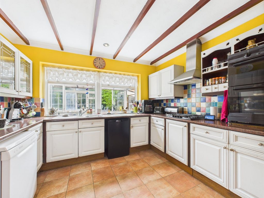 Property photo 3 of 21 Kitchen