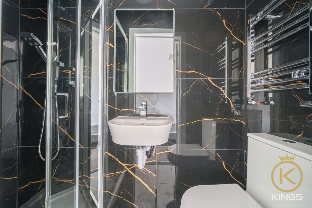 Property photo 3 of 6 En-Suite