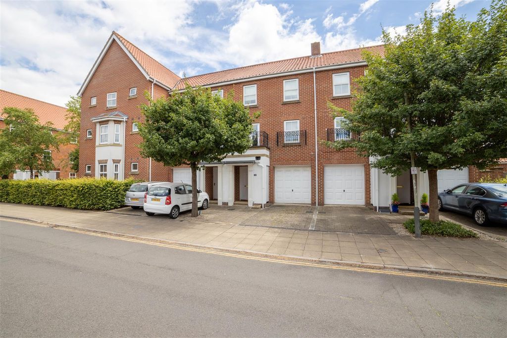 Property photo 1 of 11