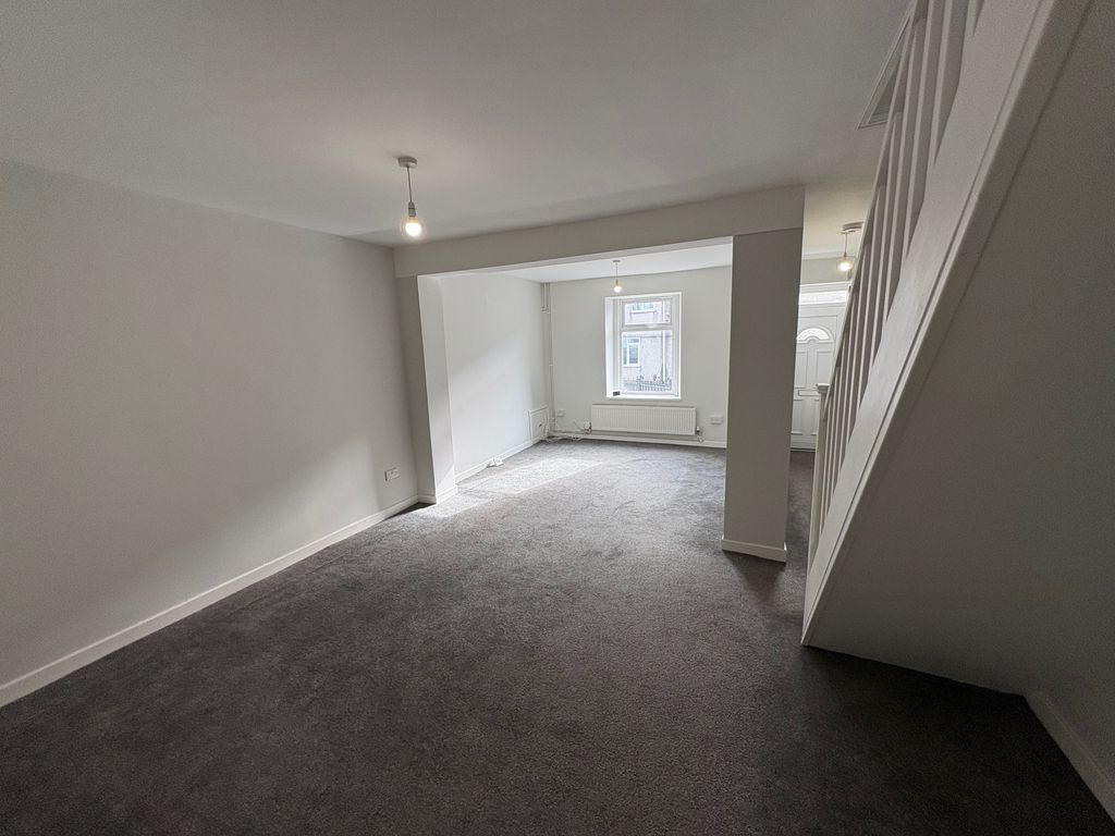 Property photo 2 of 9 Balcony