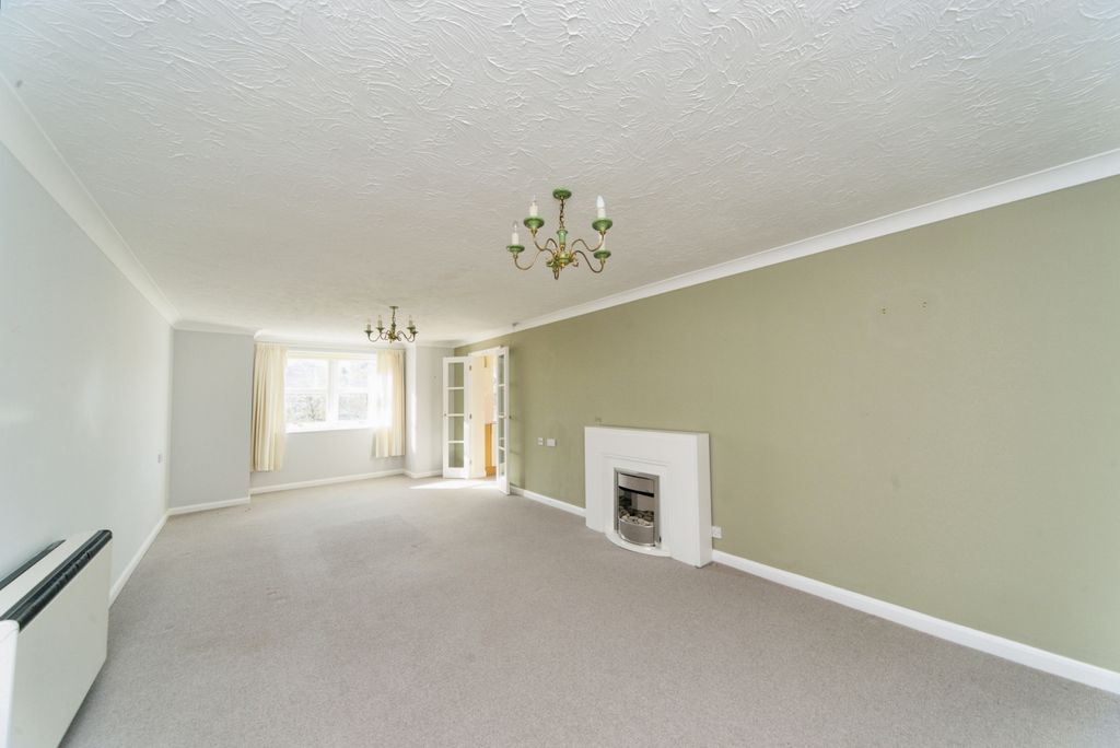 Property photo 1 of 10 Lounge