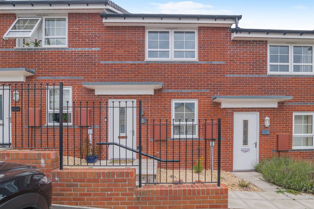 Property photo 1 of 22