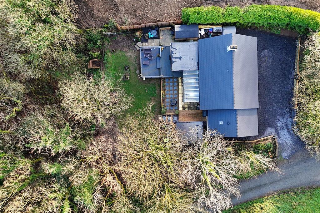 Property photo 3 of 18 Hallway