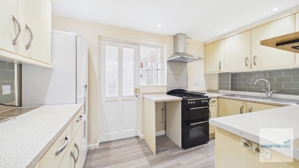 Property photo 3 of 11 Cam03663G0-Pr0259-Still006