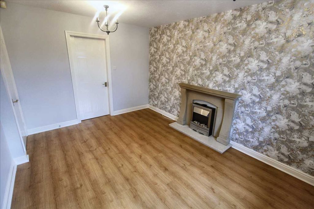 Property photo 2 of 16 Lounge