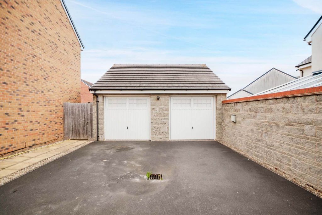 Property photo 3 of 31