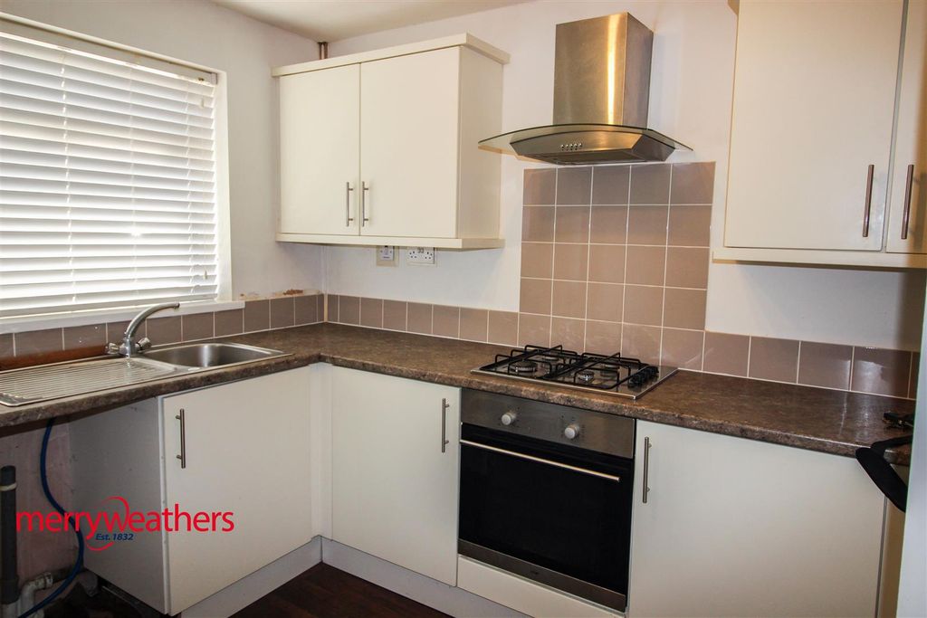 Property photo 2 of 7 Kitchen
