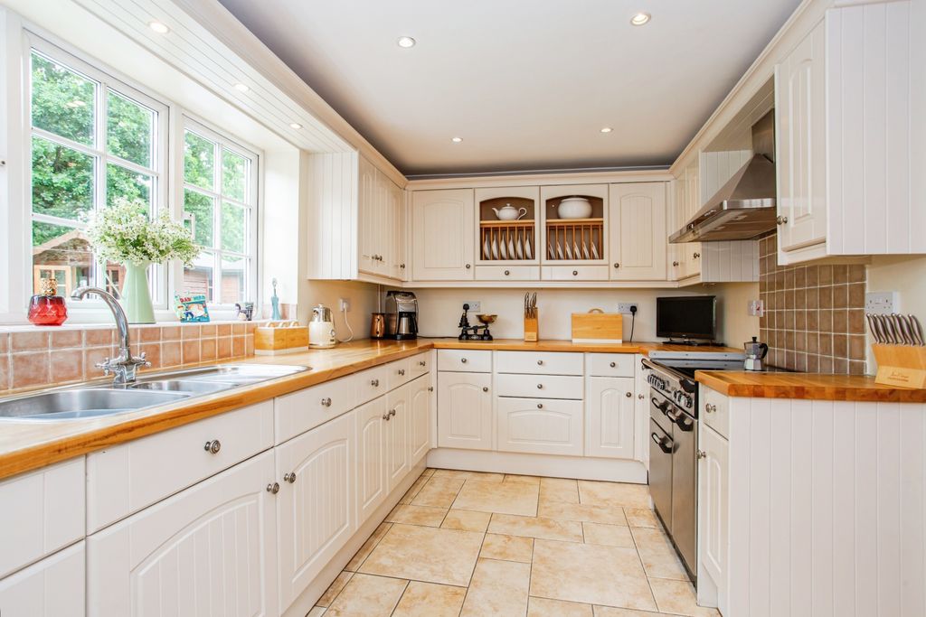 Property photo 2 of 22 Kitchen
