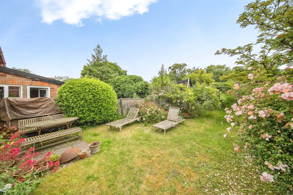 Property photo 2 of 20